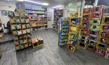 25 Church St, Eccles to rent Interior Photo- Image 2 of 3