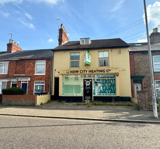 58 Wolverton Rd, Milton Keynes to rent - Building Photo - Image 1 of 6