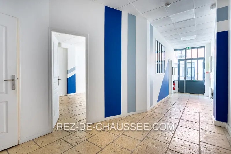 Retail in Paris for sale - Interior Photo - Image 2 of 8