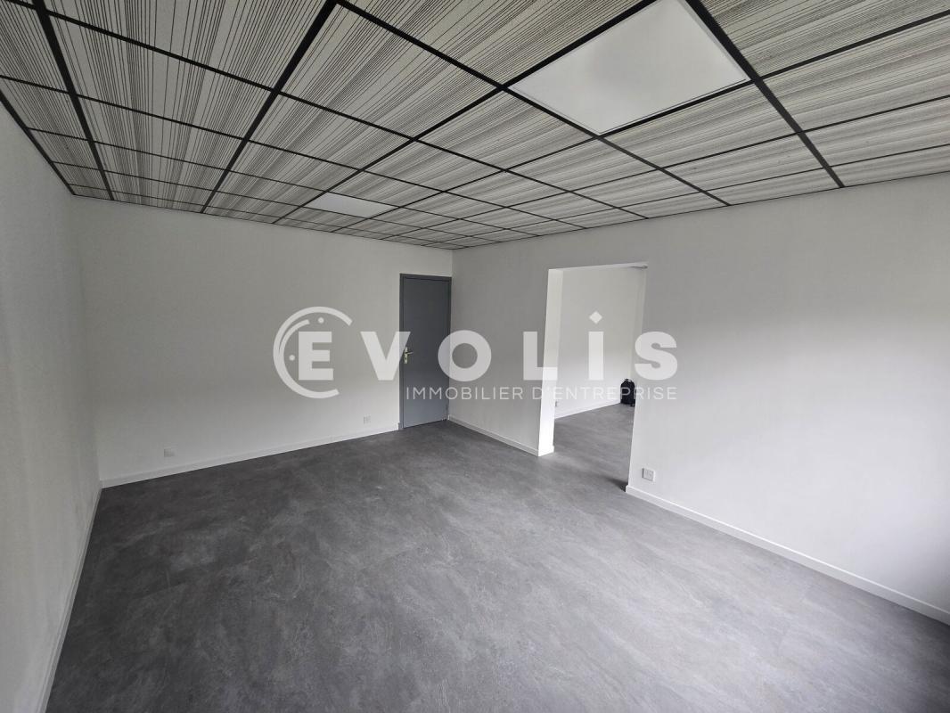 Industrial in Grigny to rent Interior Photo- Image 1 of 8