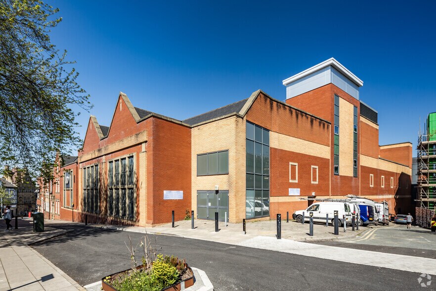 The Grand Arcade, Wigan to rent - Building Photo - Image 2 of 5