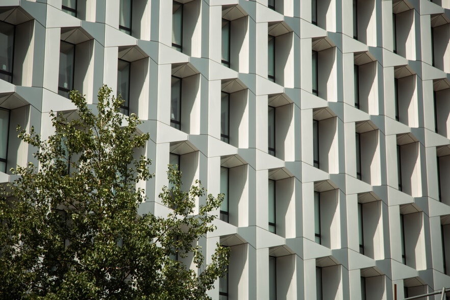 Crumpsall Vale, Manchester to rent - Building Photo - Image 1 of 7