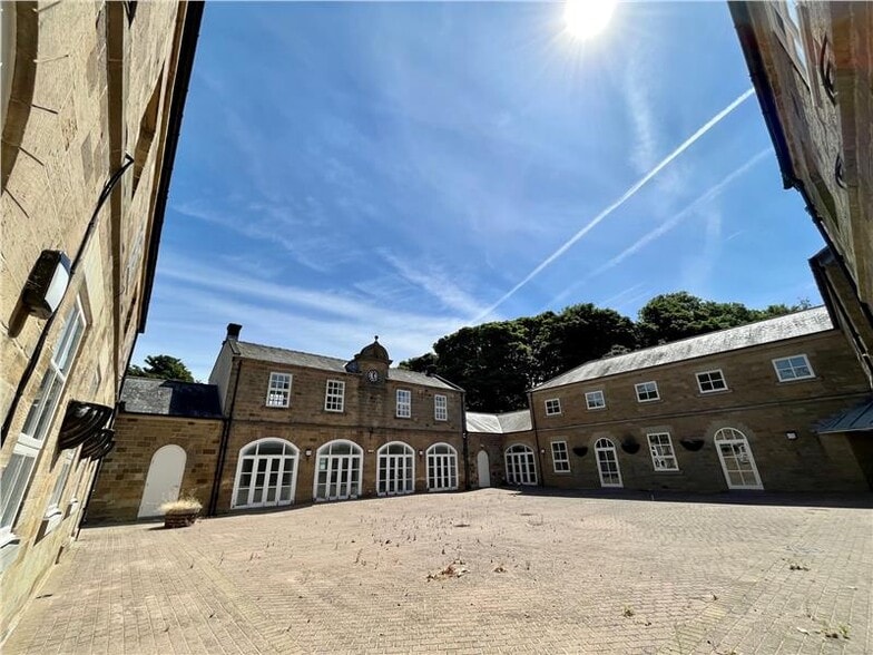 Doncaster Road, Doncaster to rent - Building Photo - Image 3 of 3