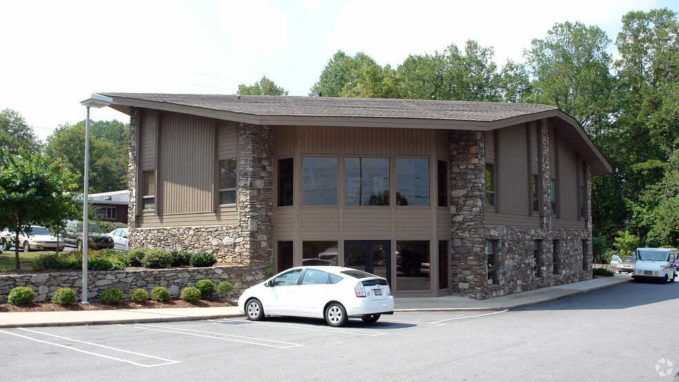 1091 Hendersonville Rd, Asheville, NC for rent - Building Photo - Image 2 of 5