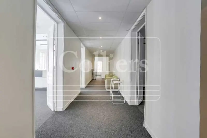 Office in Marseille to rent - Interior Photo - Image 2 of 6