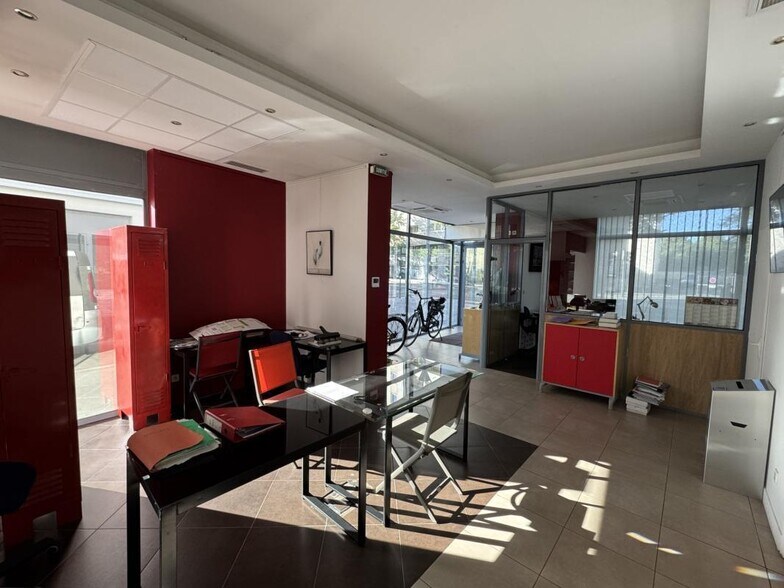 Retail in Lyon for sale - Interior Photo - Image 3 of 11