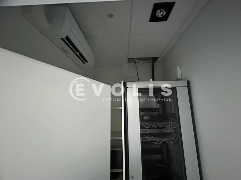 Office in Mérignac to rent - Interior Photo - Image 2 of 9