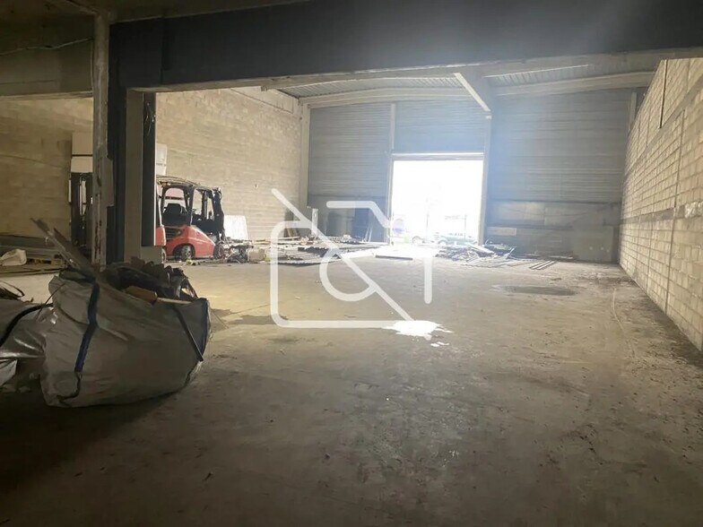 Industrial in Montreuil to rent - Interior Photo - Image 1 of 1