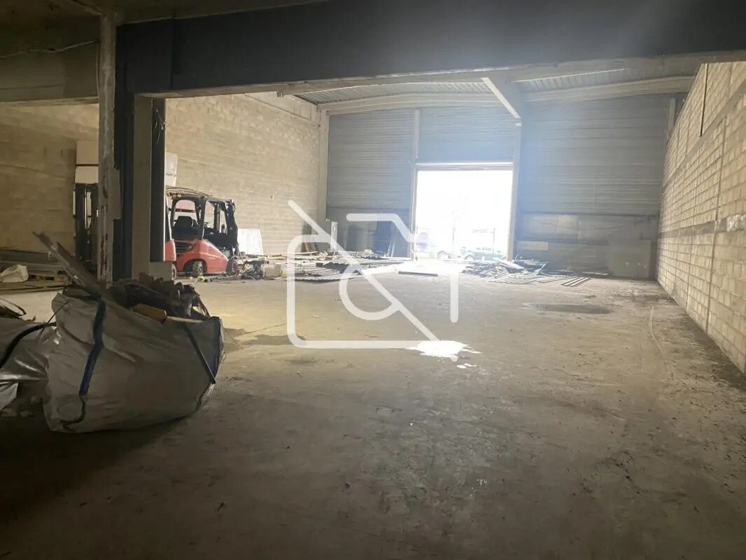 Industrial in Montreuil to rent Interior Photo- Image 1 of 2