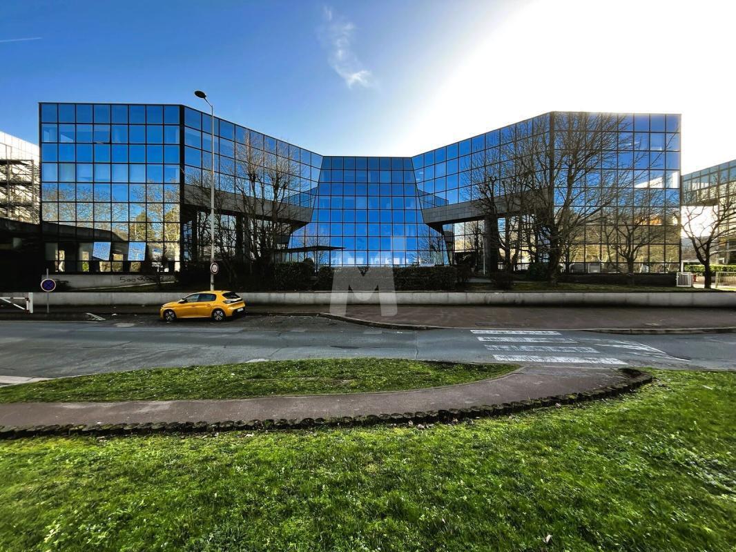Office in Évry-Courcouronnes to rent Building Photo- Image 1 of 14