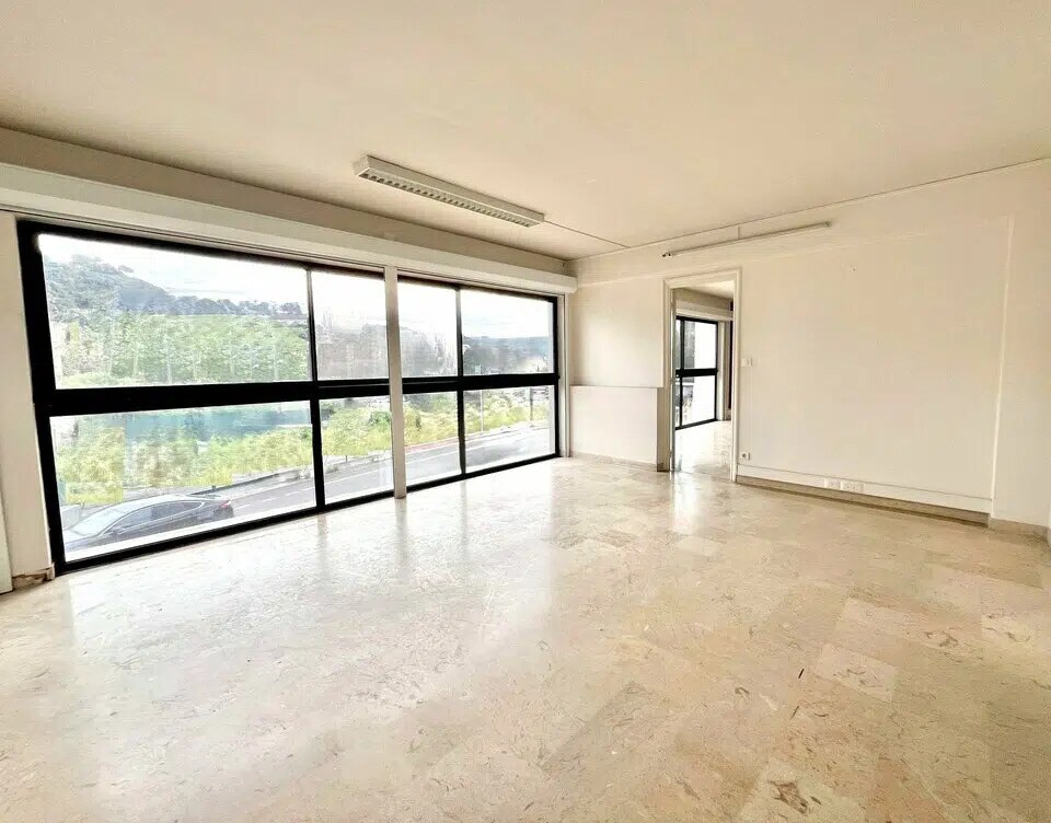 Location Bureaux 190 m² - Photo 1