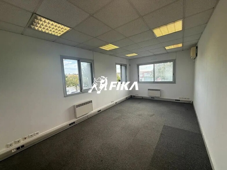 Office in Saint-Orens-de-Gameville to rent - Interior Photo - Image 3 of 5