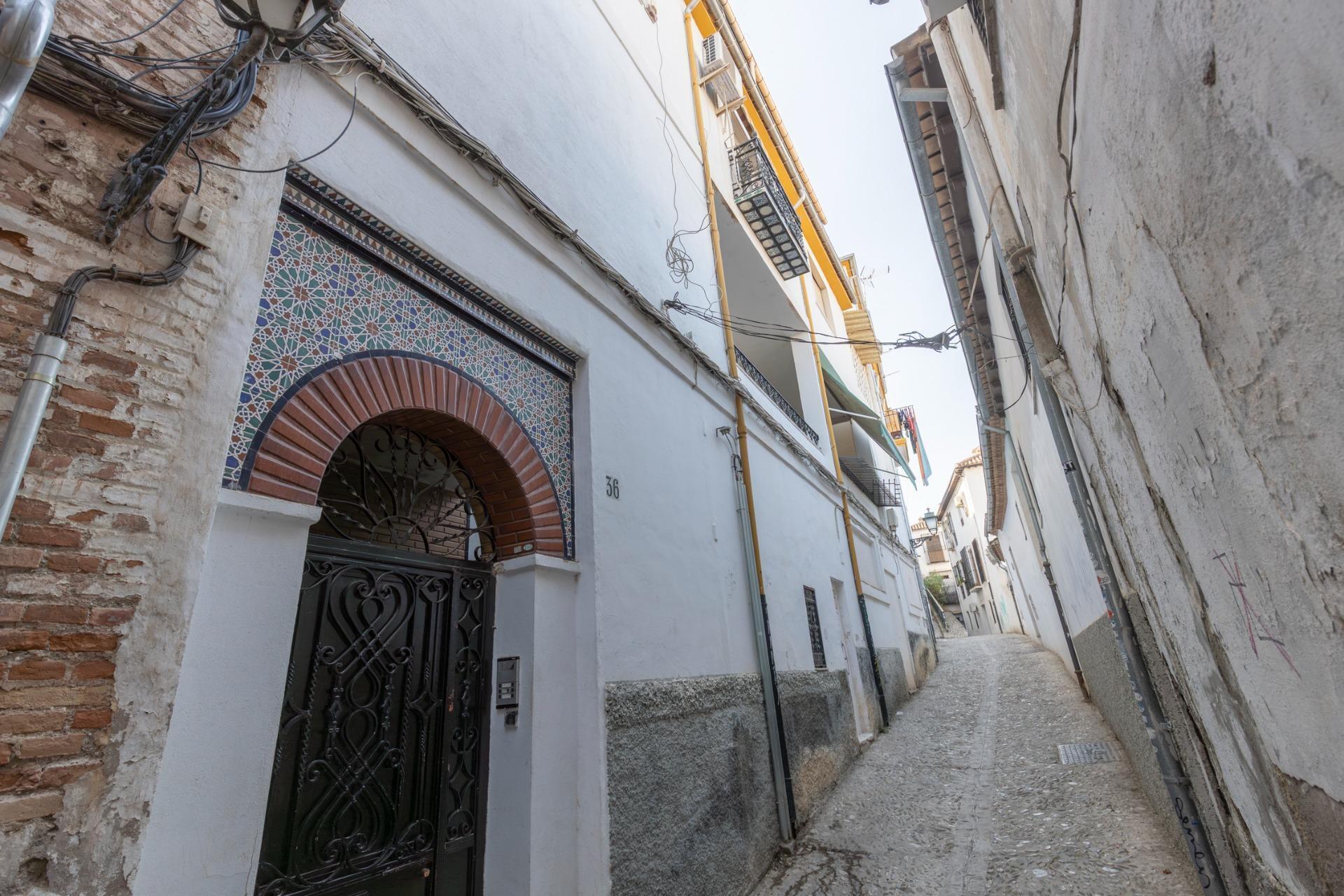 Beteta, 36, Granada, Granada for sale Primary Photo- Image 1 of 43