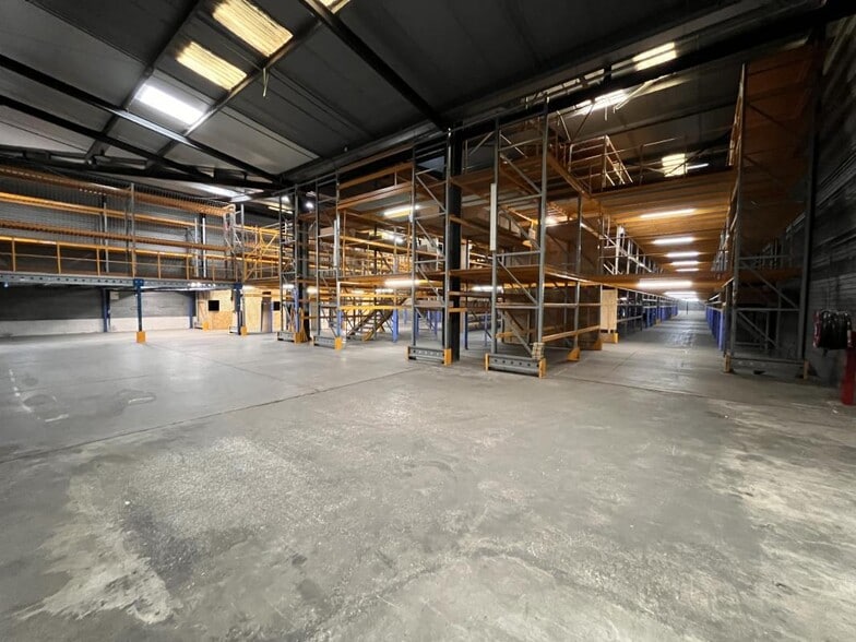 Industrial in La Farlède to rent - Building Photo - Image 3 of 15