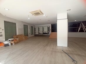 Office / Retail in Toledo, Toledo to rent Building Photo- Image 2 of 9