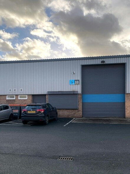 Caledonia Way, Manchester to rent - Building Photo - Image 2 of 5