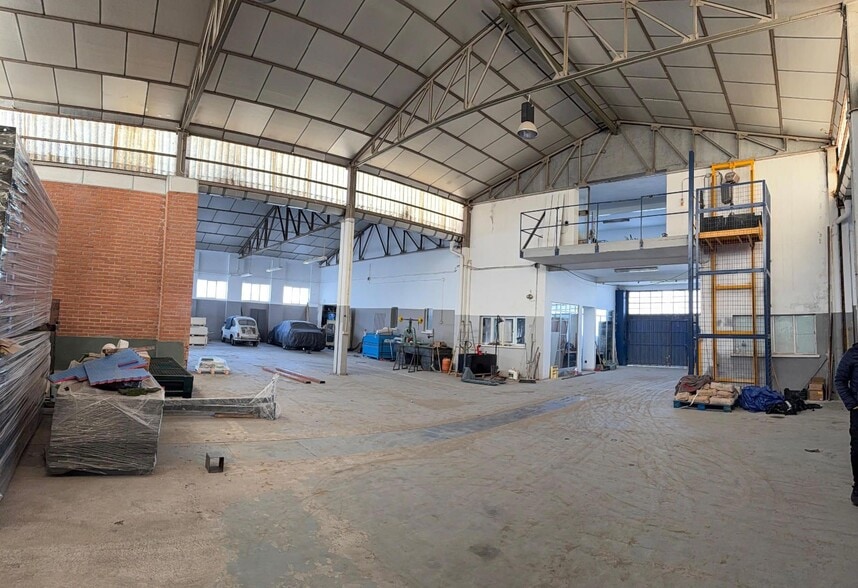 Industrial in Alcalá de Henares, Madrid for sale - Building Photo - Image 2 of 10