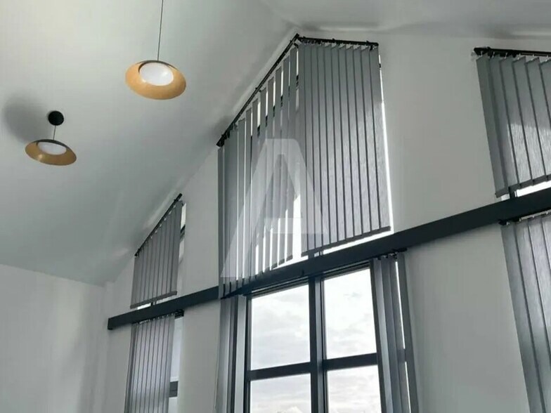 Office in Plaisir to rent - Interior Photo - Image 3 of 7