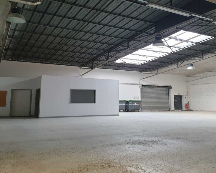 Light Industrial in Toulouse to rent - Interior Photo - Image 2 of 6