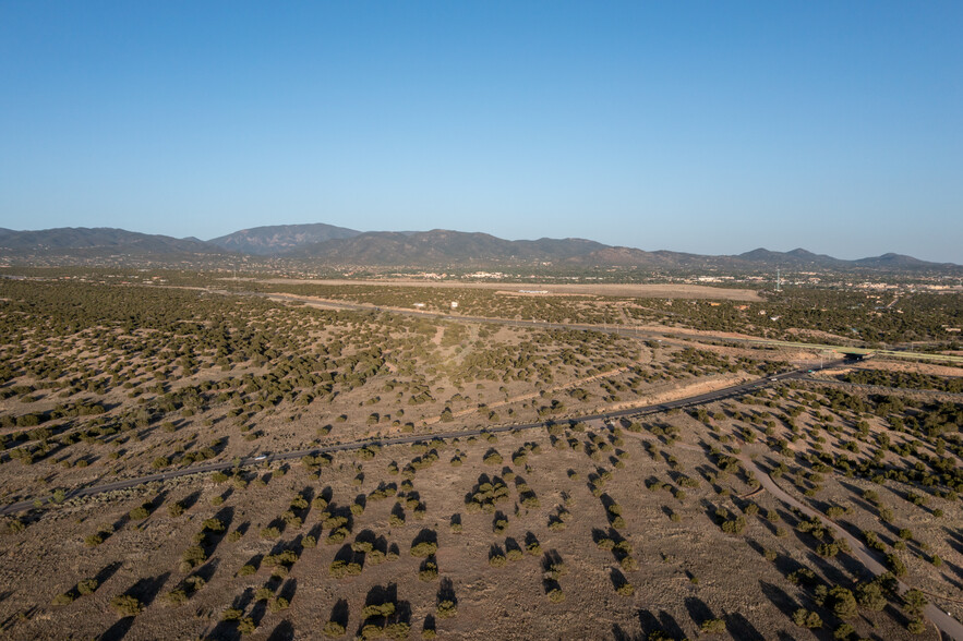 Camino La Tierra, Santa Fe, NM for sale - Primary Photo - Image 1 of 29