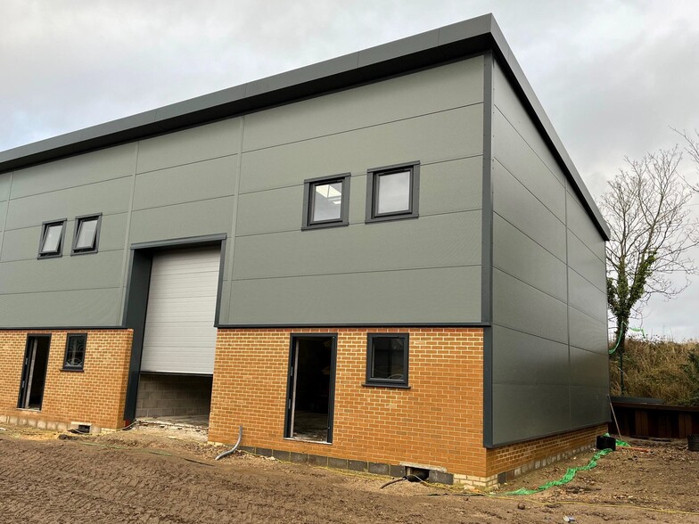 Embankment Way, Ringwood for sale - Building Photo - Image 3 of 20