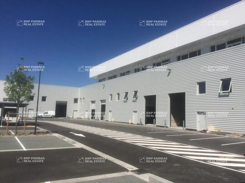 Office in Floirac to rent - Building Photo - Image 2 of 17