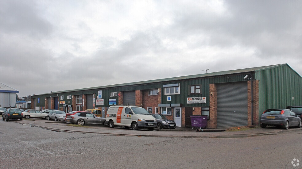 Grovebury Rd, Leighton Buzzard to rent - Building Photo - Image 2 of 3