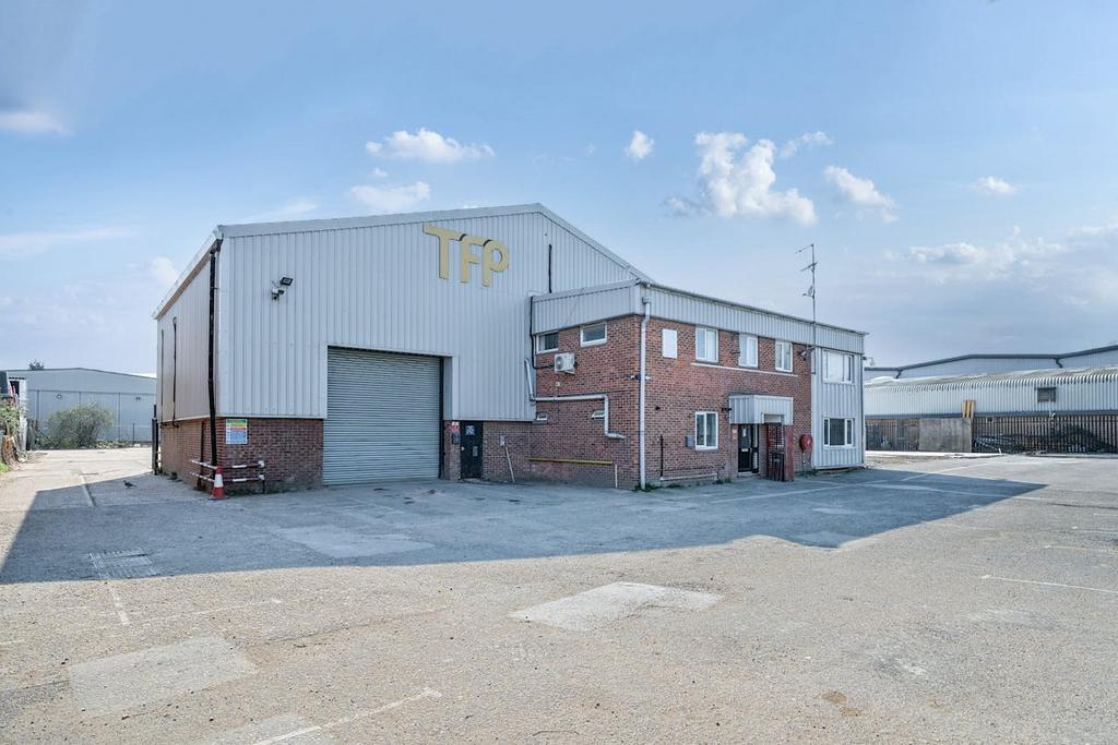 Eastbury Rd, London to rent Building Photo- Image 1 of 7