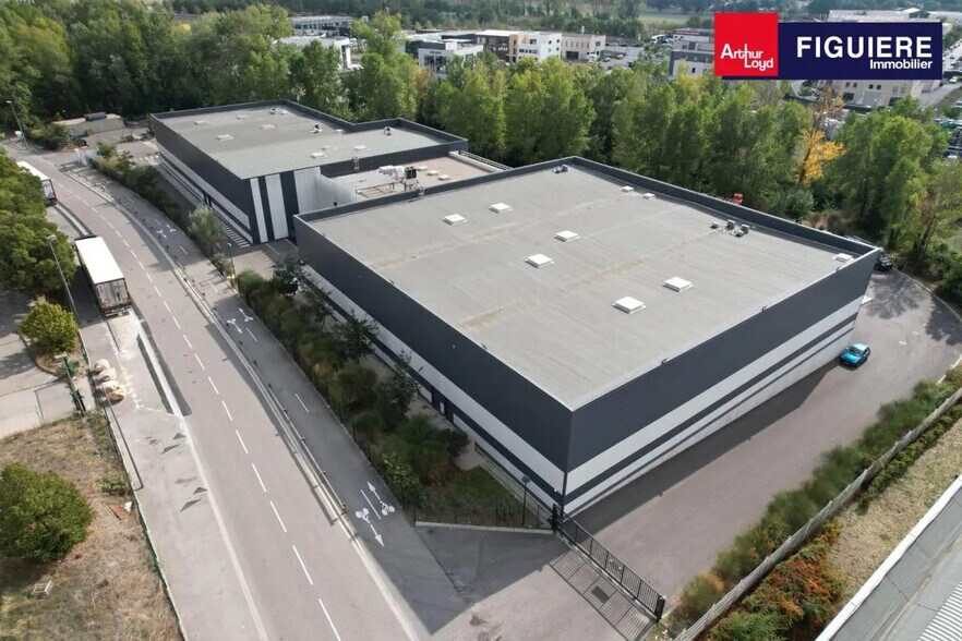 Light Industrial in Aix-en-Provence to rent - Building Photo - Image 2 of 6