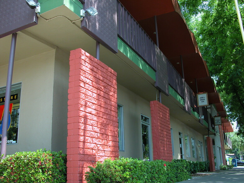 930 Alhambra Blvd, Sacramento, CA for rent - Building Photo - Image 3 of 6