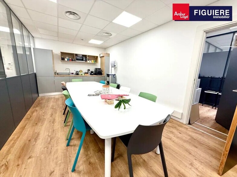 Office in Aix-en-Provence to rent - Building Photo - Image 3 of 8