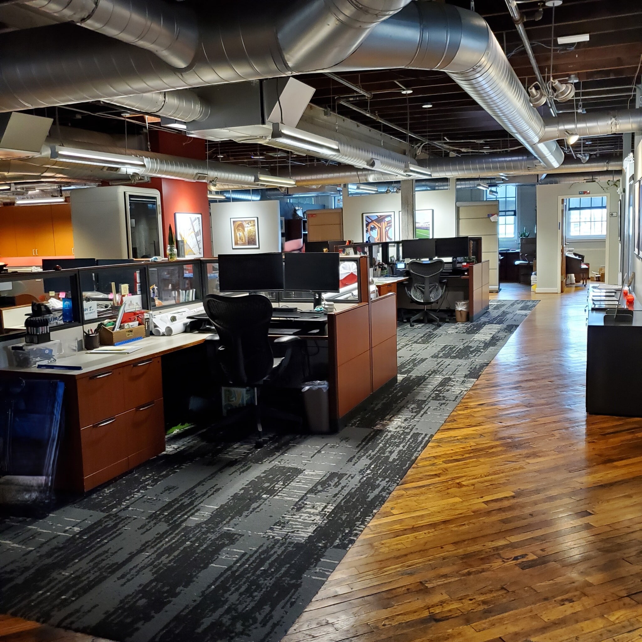 255 N Center St, Arlington, TX to rent Interior Photo- Image 1 of 10