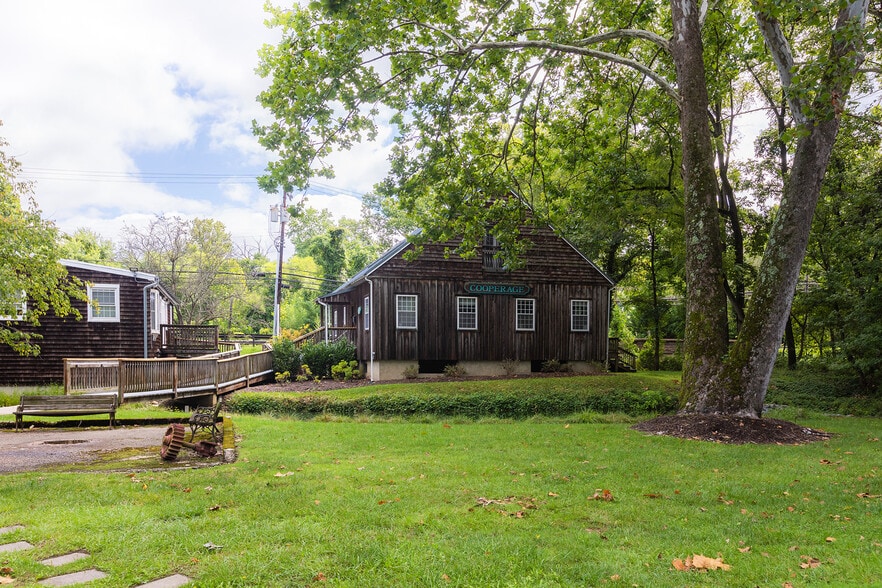 2201 Old Court Rd, Brooklandville, MD to rent - Building Photo - Image 2 of 10