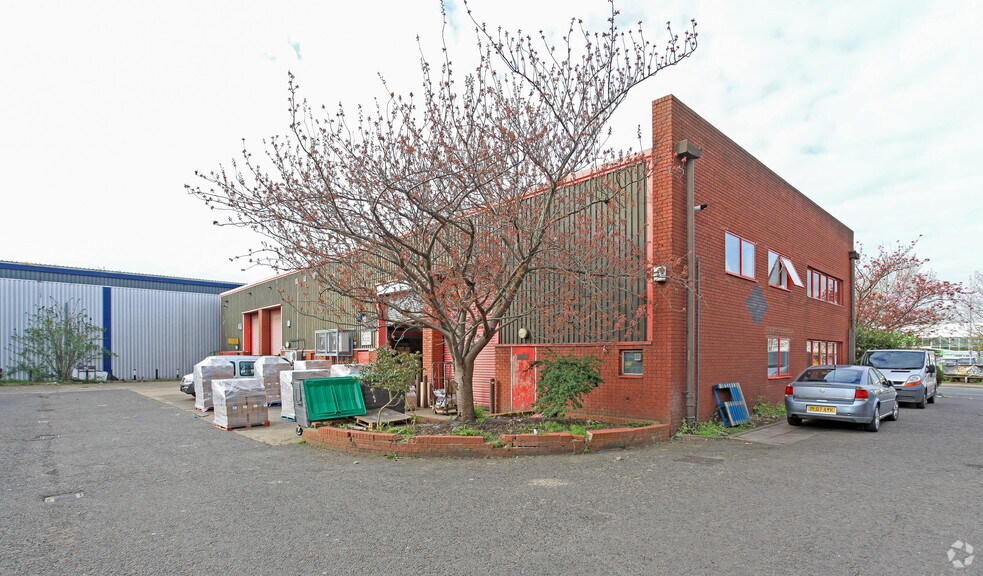 55-57 Park Royal Rd, London to rent - Building Photo - Image 3 of 7