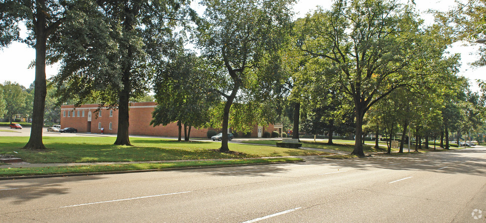 200 E Parkway N, Memphis, TN for rent - Building Photo - Image 3 of 4