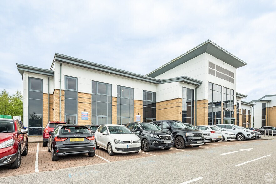 Haslingden Rd, Blackburn to rent - Building Photo - Image 1 of 8