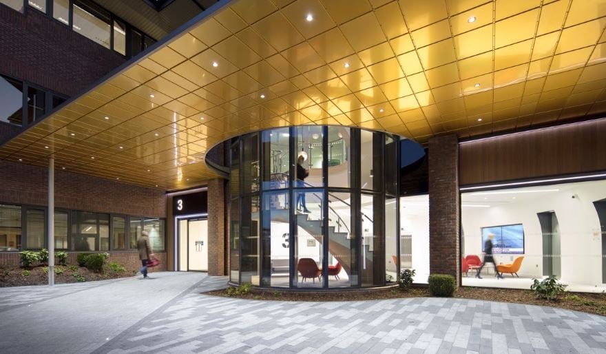 Hatters Ln, Watford to rent - Building Photo - Image 2 of 12