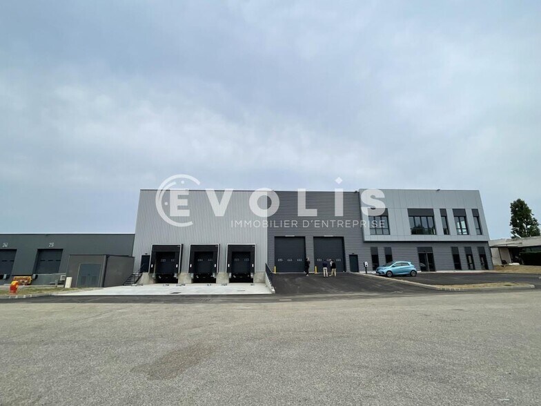 Light Industrial in Corbas to rent - Building Photo - Image 1 of 40