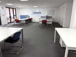 Howard Rd, Stanmore to rent Interior Photo- Image 1 of 15