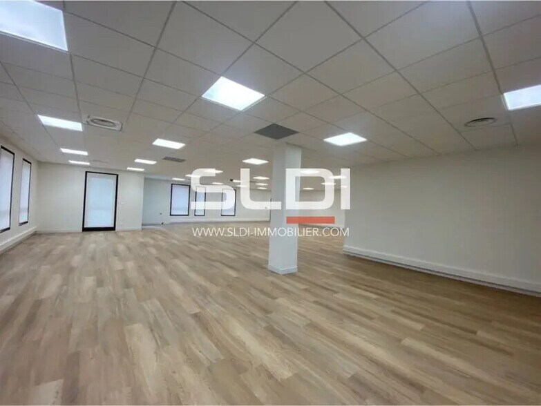 Office in Genas to rent - Interior Photo - Image 3 of 6