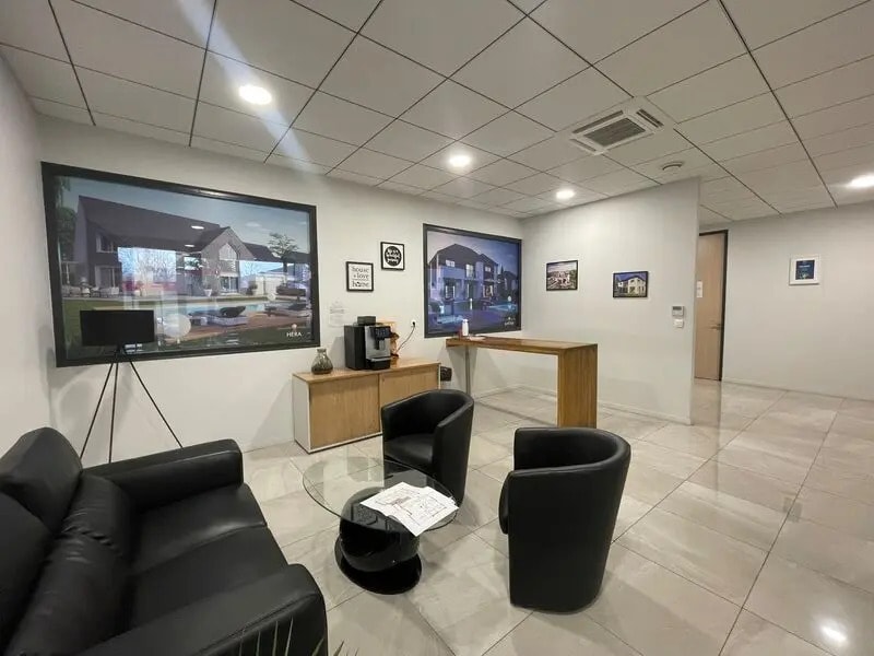 Office in Bussy-Saint-Martin to rent Interior Photo- Image 1 of 6