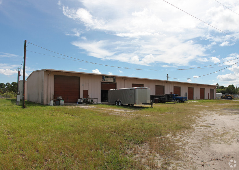 3855 65th St, Vero Beach, FL for sale - Primary Photo - Image 1 of 9