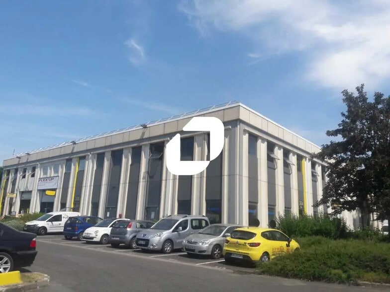 86-114 Avenue Louis Roche, Gennevilliers to rent - Building Photo - Image 3 of 11