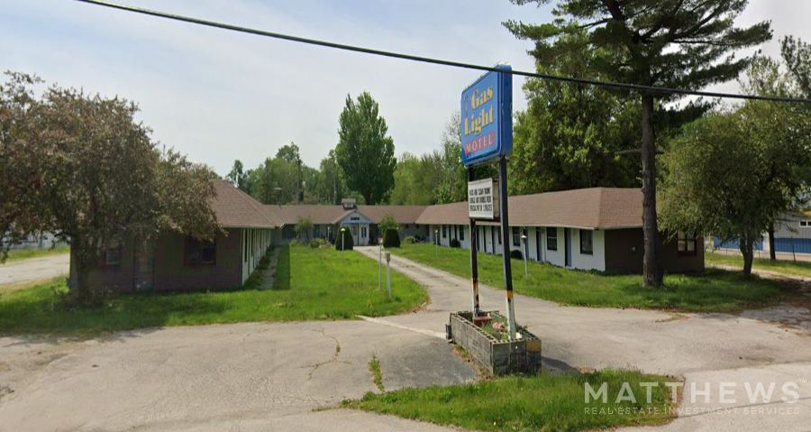 1420 W Spresser St, Taylorville, IL for sale - Building Photo - Image 1 of 2