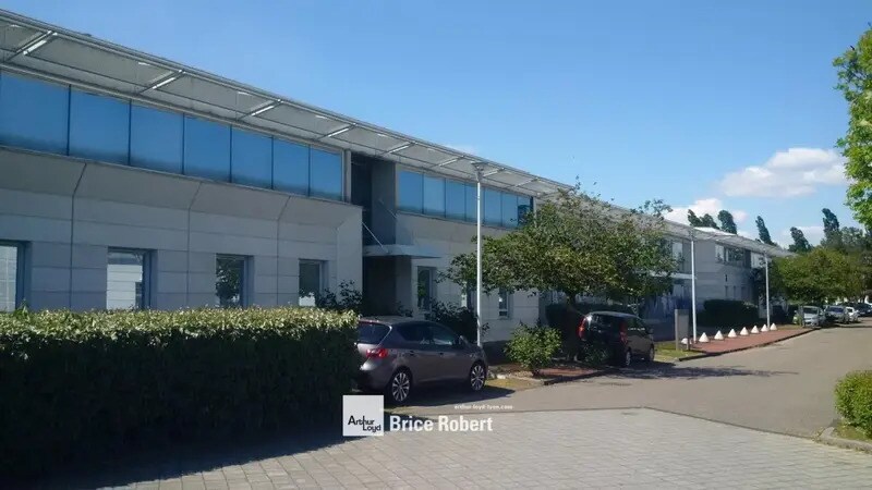 1 Rue Edison, Bron to rent - Building Photo - Image 3 of 3