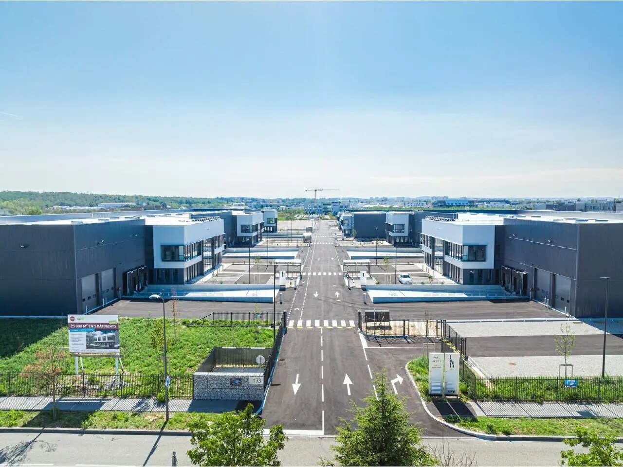 Light Industrial in Saint-Priest to rent Building Photo- Image 1 of 23