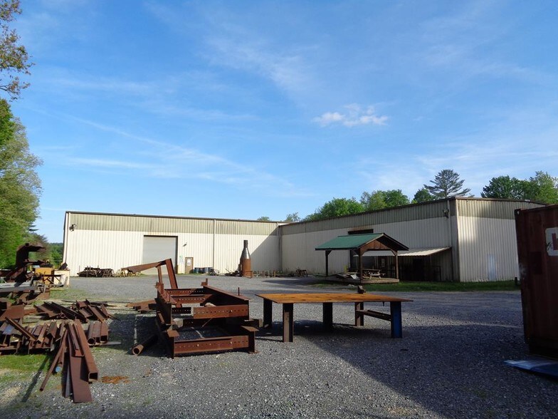 157 Willis Ave, Crab Orchard, WV 25827 UK