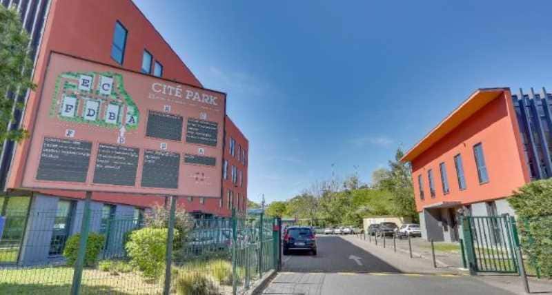 Office in Caluire-et-Cuire to rent - Building Photo - Image 2 of 10