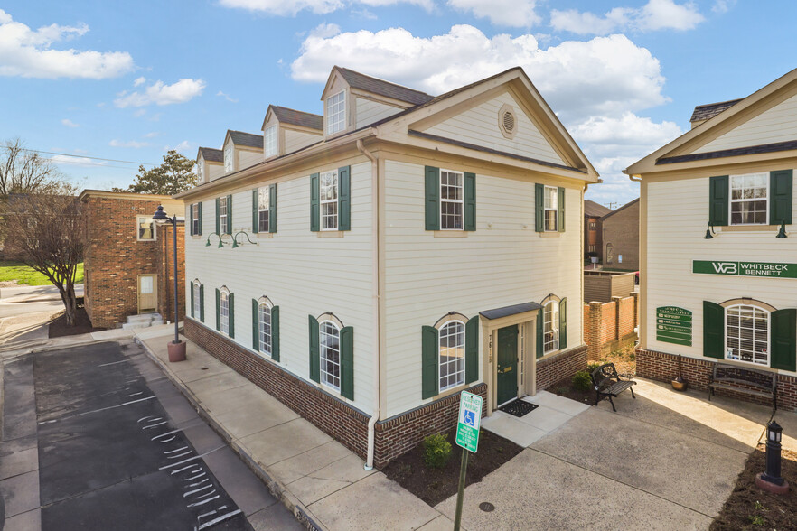 761B Monroe St, Herndon, VA for rent - Primary Photo - Image 1 of 28