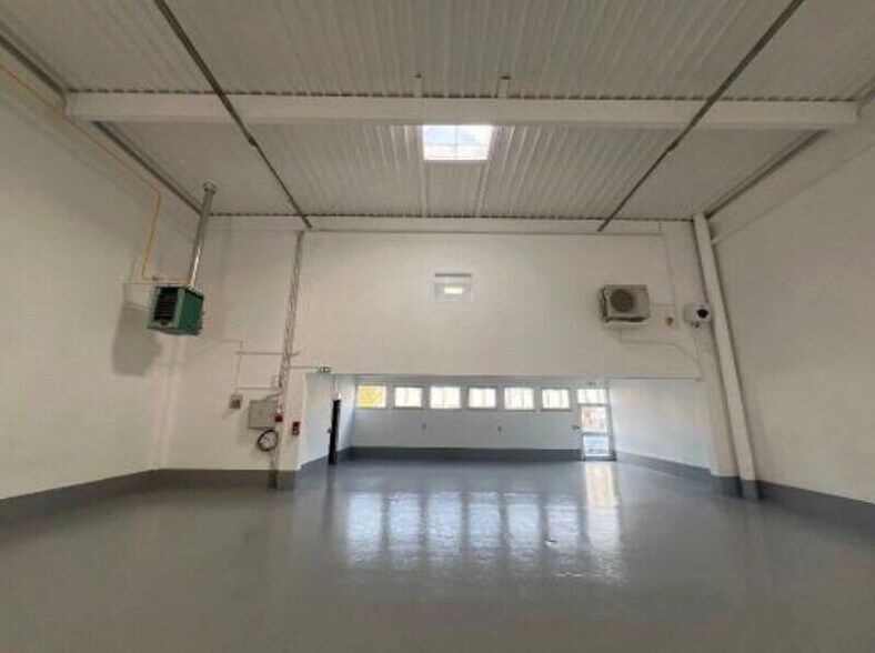Light Industrial in Bonneuil-sur-Marne to rent - Building Photo - Image 3 of 7